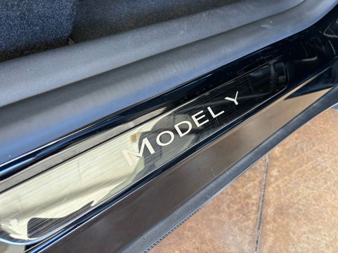 Used 2021 Tesla Model Y Performance image 25