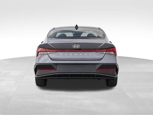 Used 2024 Hyundai Elantra SEL w/ Convenience Package FWD image 7
