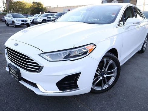 Used 2019 Ford Fusion SEL image 2