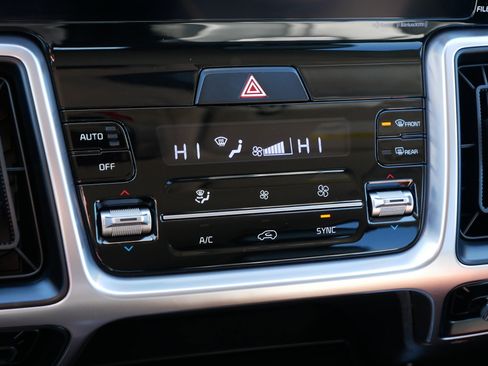 Certified 2023 Kia Sorento S image 23