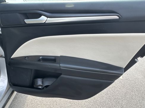 Used 2018 Ford Fusion Energi Titanium FWD image 19
