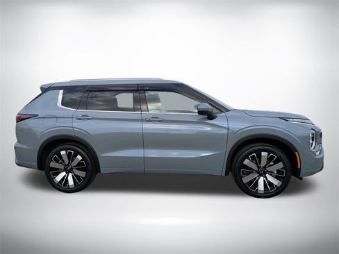New 2026 Mitsubishi Outlander SEL image 2