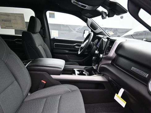 New 2026 RAM 1500 4x4 Crew Cab image 16