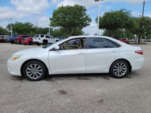 Used 2017 Toyota Camry XLE w/ Moonroof Package FWD image 8
