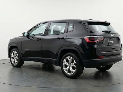 Used 2025 Jeep Compass Latitude AWD/4WD image 6