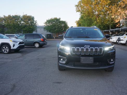 Used 2019 Jeep Cherokee Limited image 2