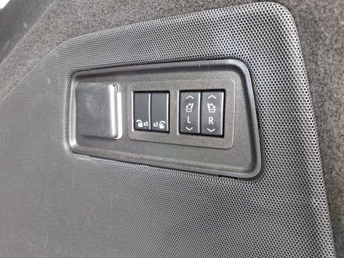 Used 2023 Cadillac Escalade ESV Sport Platinum w/ Heavy-Duty Trailer Package image 30