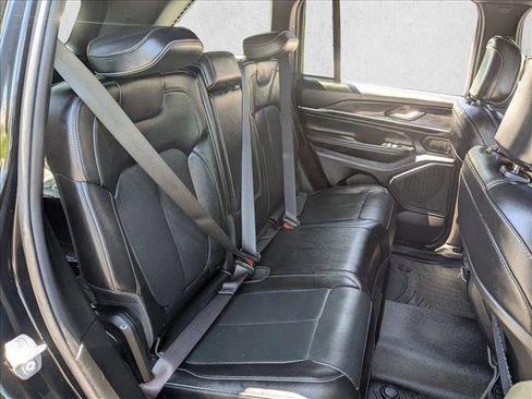 Used 2023 Jeep Grand Cherokee Overland AWD/4WD image 21