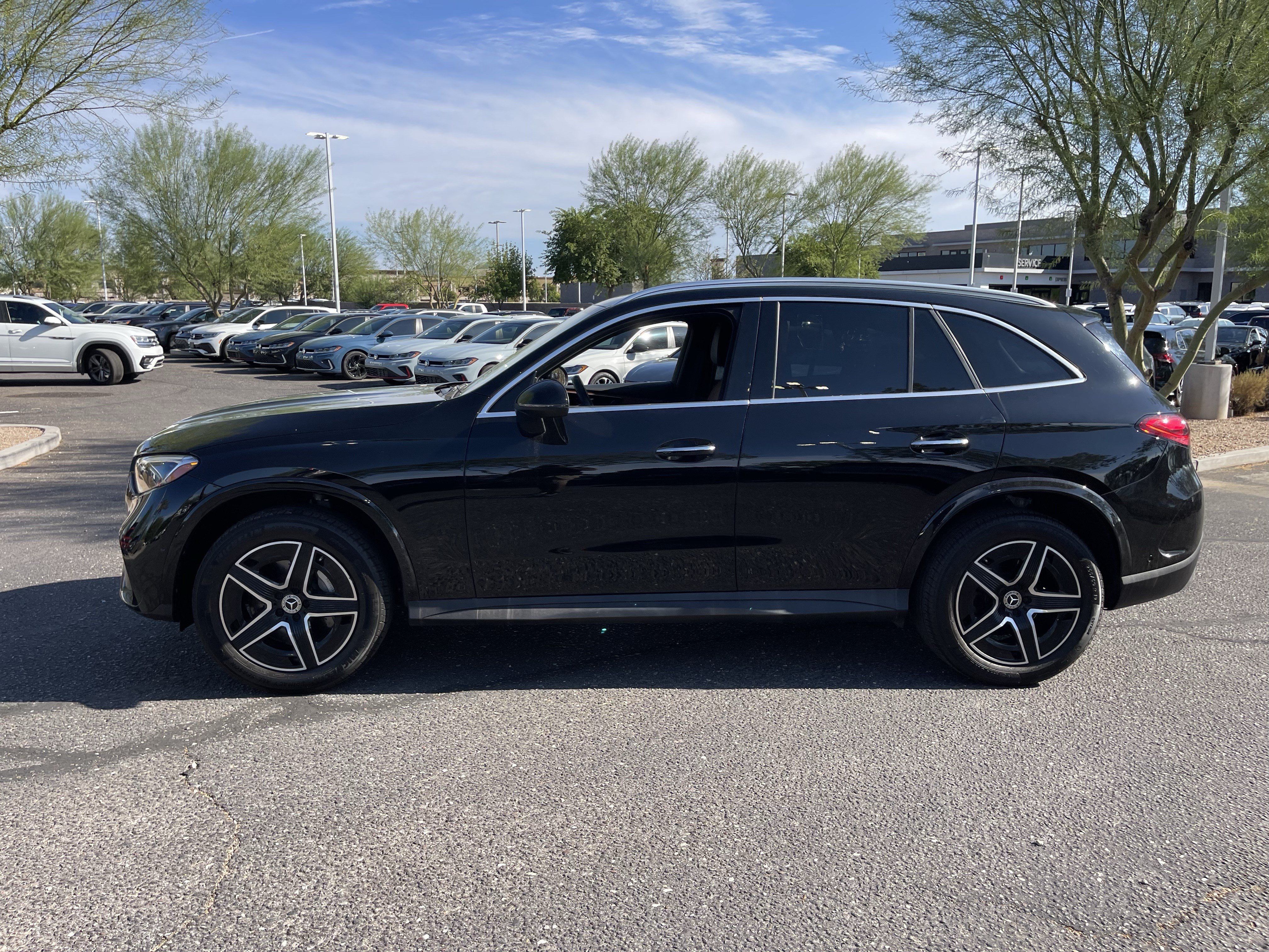 Used 2025 Mercedes-Benz GLC 300 image 2