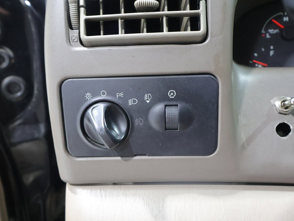 Used 2004 Ford F350 Lariat AWD/4WD image 26