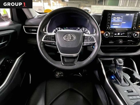 Certified 2022 Toyota Highlander XLE image 5