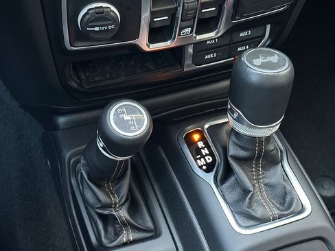 Used 2022 Jeep Wrangler Unlimited Sahara AWD/4WD image 21