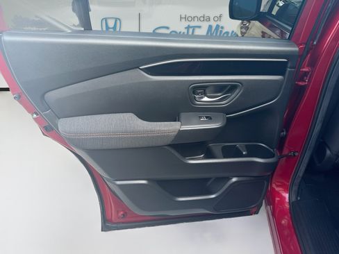 Certified 2024 Honda Pilot Sport image 25