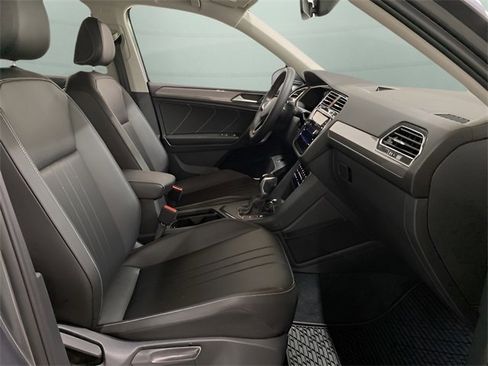 Used 2022 Volkswagen Tiguan SE image 16