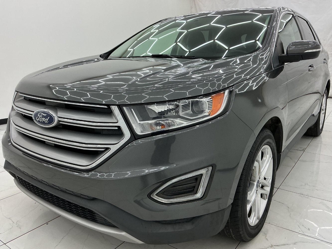 Used 2018 Ford Edge Titanium w/ Technology Package FWD image 1
