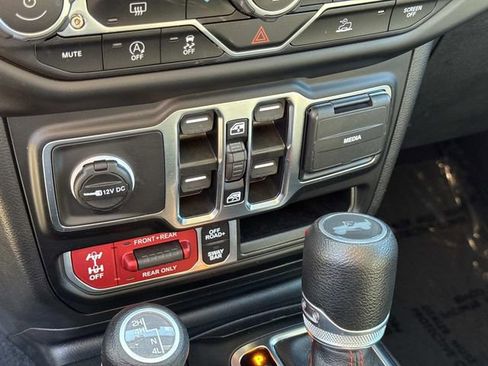 Used 2023 Jeep Wrangler Unlimited Rubicon image 24