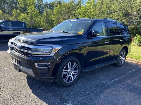 Used 2024 Ford Expedition Limited AWD/4WD image 3