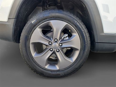 Used 2022 Jeep Compass Latitude image 10