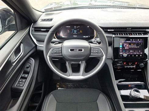 New 2025 Jeep Grand Cherokee L Altitude image 8