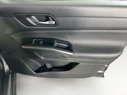 Used 2023 Nissan Pathfinder SL image 32