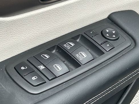 Used 2024 Chrysler Voyager LX FWD image 27