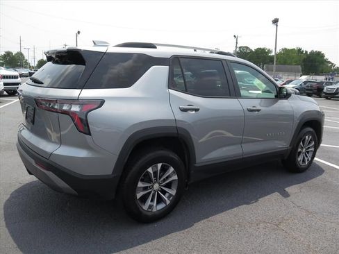 Used 2025 Chevrolet Equinox LT w/ Convenience Package II FWD image 3