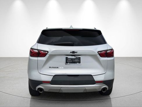 Used 2021 Chevrolet Blazer LT w/ Sound & Technology Package FWD image 4