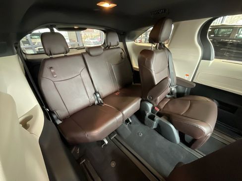 Certified 2022 Toyota Sienna Platinum w/ Protection Package (TMS) image 23