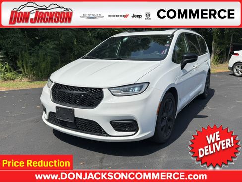 Used 2025 Chrysler Pacifica Limited FWD image 1
