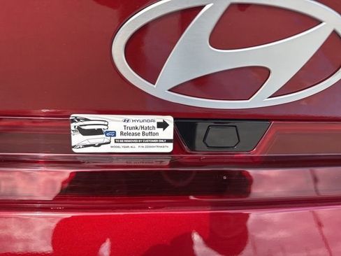 Certified 2025 Hyundai Elantra Sport image 29