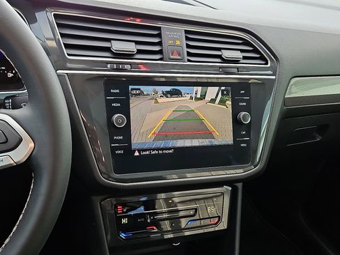 Certified 2023 Volkswagen Tiguan SE w/ Panoramic Sunroof Package image 16