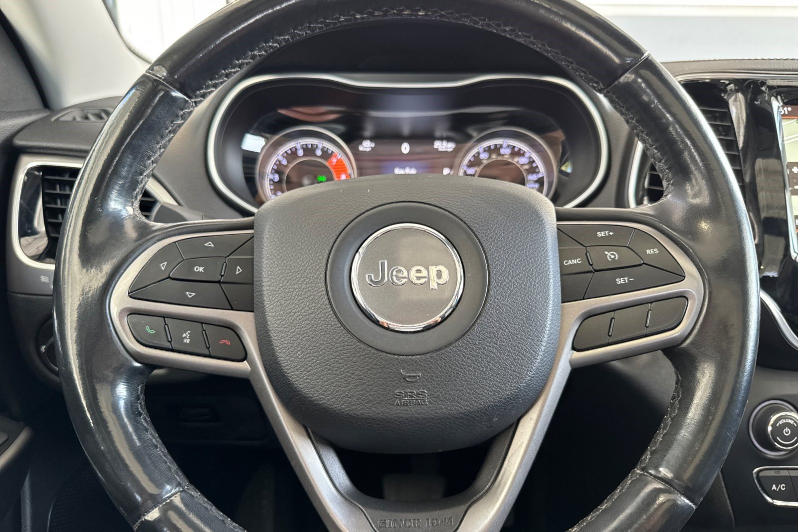 Used 2019 Jeep Cherokee Limited FWD image 30