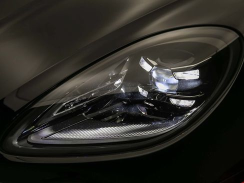 Certified 2024 Porsche Macan Turbo AWD/4WD image 10