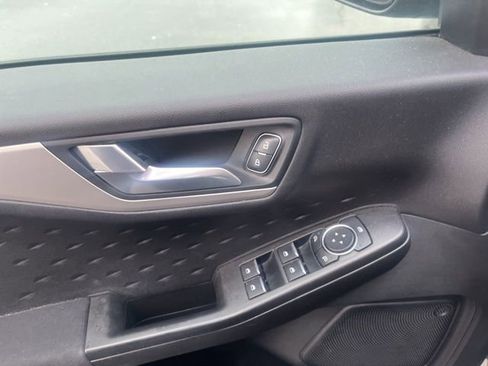 Used 2020 Ford Escape SE image 13