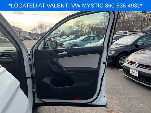 Used 2020 Volkswagen Tiguan SE w/ Panoramic Sunroof Package image 25