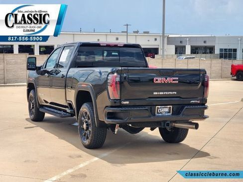 Used 2025 GMC Sierra 2500 AT4 w/ Technology Package AWD/4WD image 8