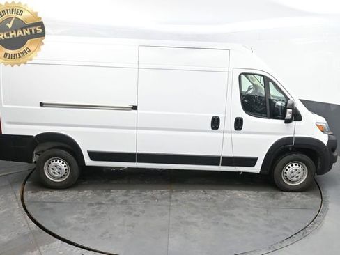 Used 2025 RAM ProMaster 2500 w/ Convenience Group image 31