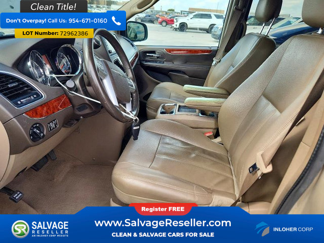 Used 2014 Chrysler Town & Country Touring FWD image 9
