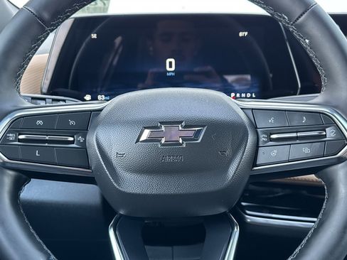 New 2025 Chevrolet Equinox ACTIV image 24