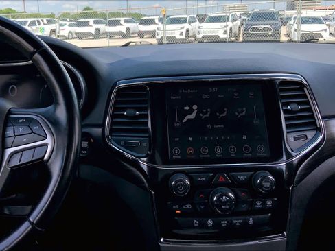 Used 2022 Jeep Grand Cherokee Laredo X AWD/4WD image 7