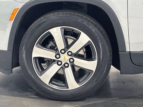 Used 2023 Chevrolet Traverse LT w/ LT Premium Package AWD/4WD image 16
