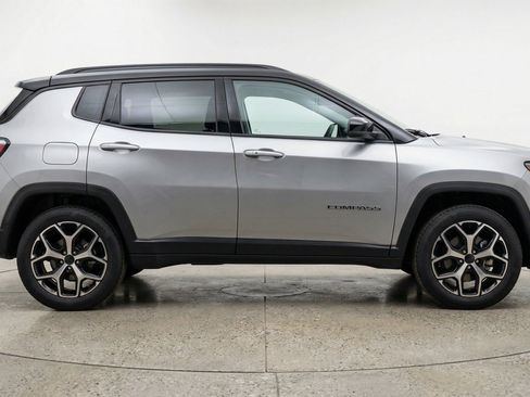 Used 2025 Jeep Compass Limited AWD/4WD image 11