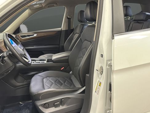 Used 2024 Volkswagen Atlas SE AWD/4WD image 9