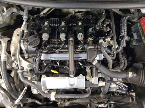 Used 2025 Nissan Versa SV FWD image 30