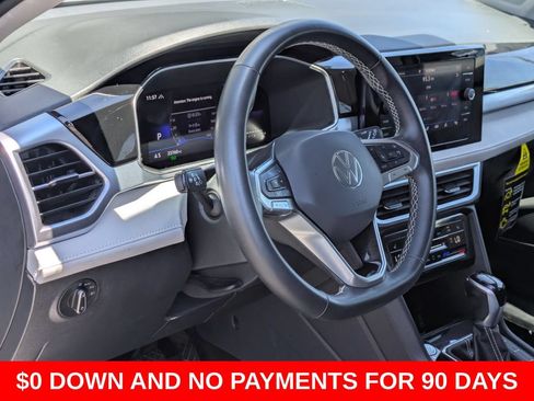 Used 2025 Volkswagen Taos SE AWD/4WD image 14