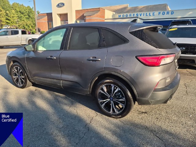 Used 2021 Ford Escape SE w/ SE Sport Appearance Package FWD image 3