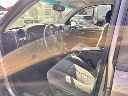 Used 2005 GMC Envoy XL SLE image 10