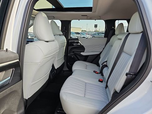 New 2025 Mitsubishi Outlander SEL image 8