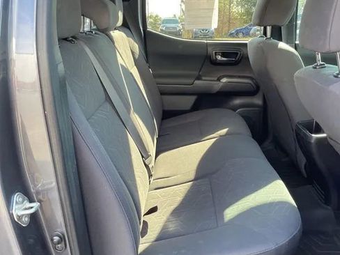 Used 2018 Toyota Tacoma TRD Off-Road image 16