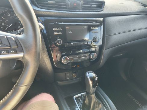 Used 2017 Nissan Rogue SV AWD/4WD image 30